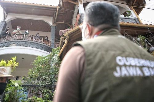 podiumnews.com-Ridwan Kamil Tengok dan Beri Semangat Masyarakat yang Isoman